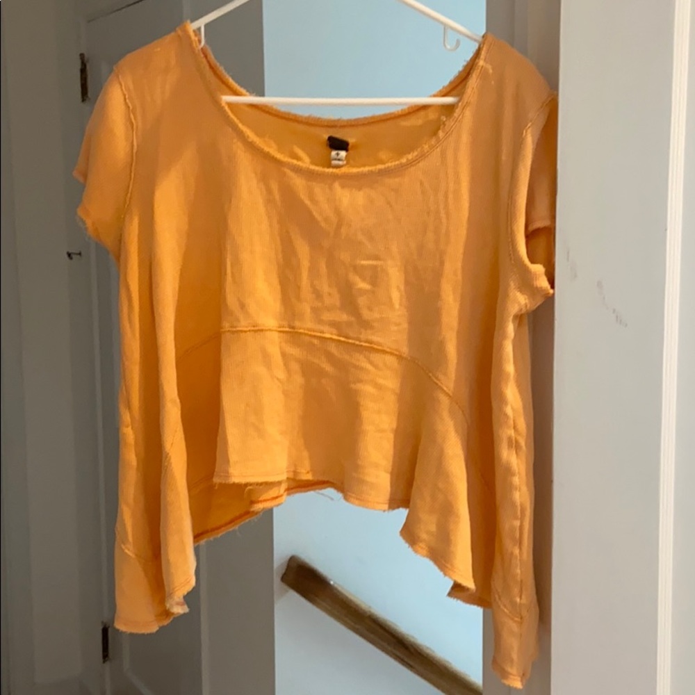 Cropped orange shirt